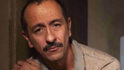 Tião Galinha (Irandhir Santos) em um momento de reflexão e fé em "Renascer"