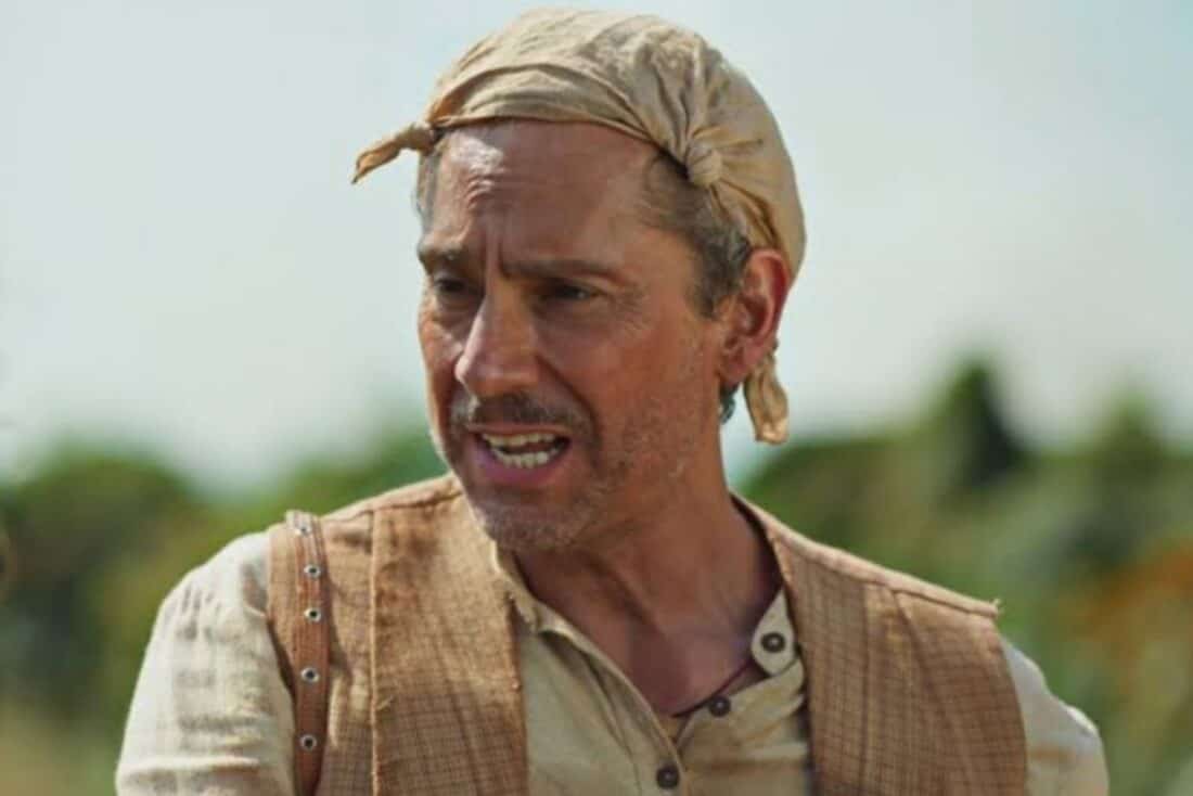 Cena de 'No Rancho Fundo' mostrando Tico Leonel em um momento de tensão, cercado por conspirações e traições