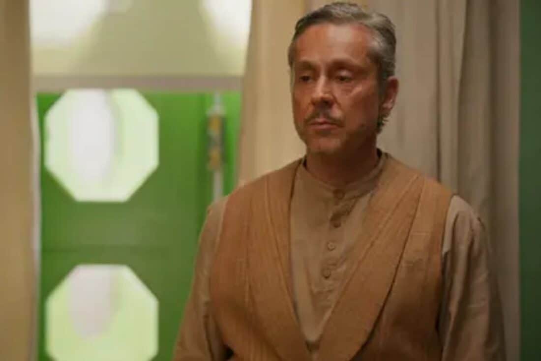 Tico sabotando a comida de Ariosto.