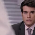Álvaro acessando o sistema do hospital em "Contigo Sim".