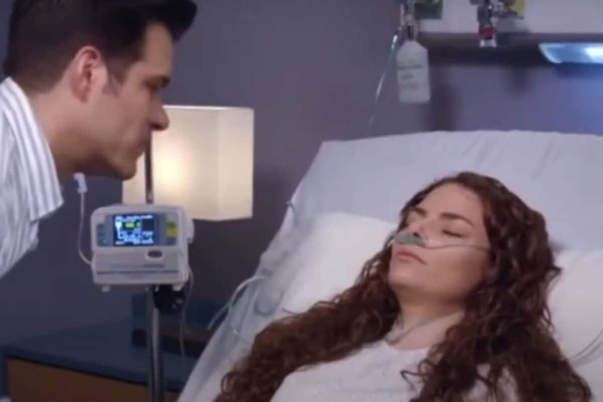 Leonardo no hospital: Leonardo ao lado da cama de Ângela no hospital