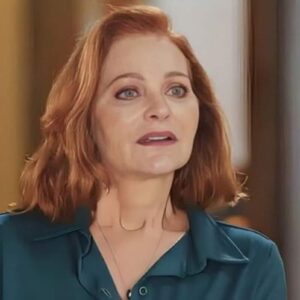 Brenda se emociona ao reencontrar o filho Netuno em Família É Tudo.