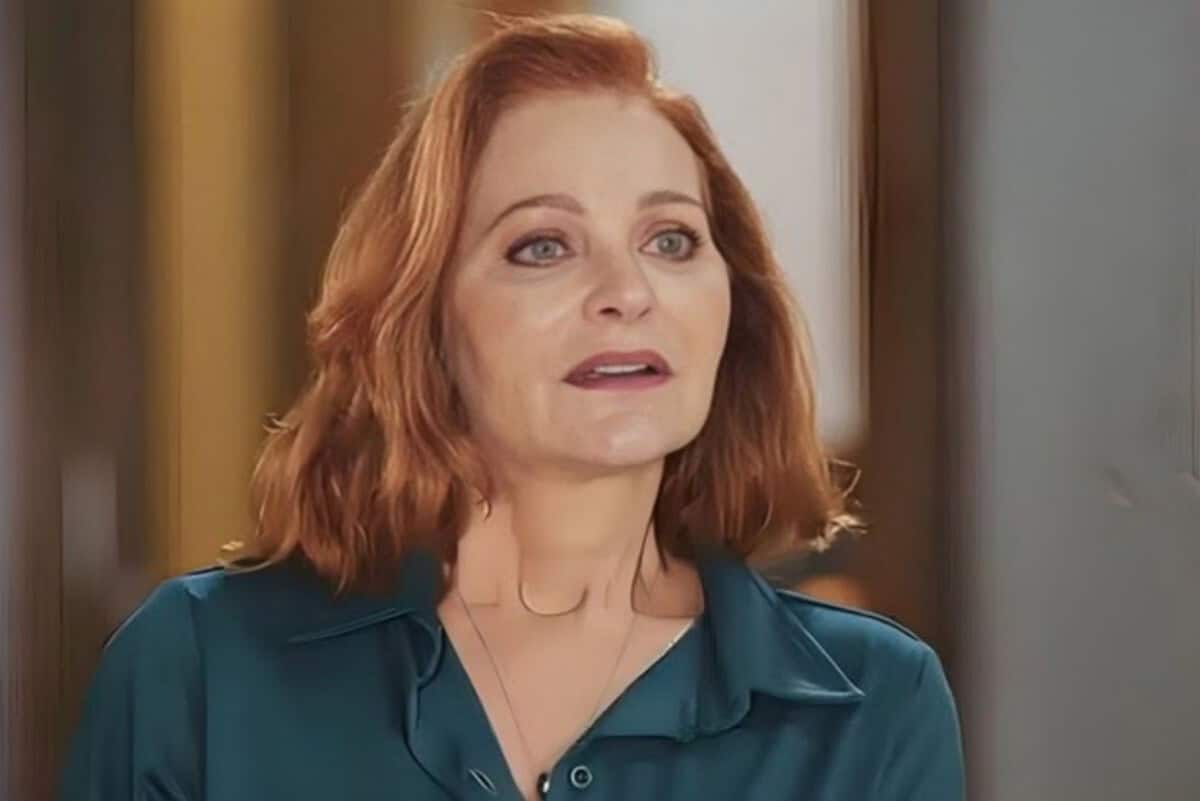 Brenda se emociona ao reencontrar o filho Netuno em Família É Tudo.