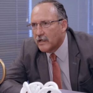 Martim gravando confissão de Mirtes sobre a morte de Sandro.