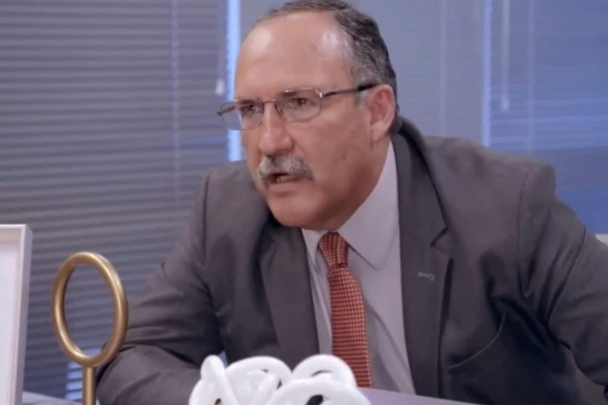 Martim gravando confissão de Mirtes sobre a morte de Sandro.