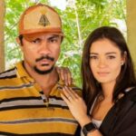 Damião, personagem masculino de Renascer, olha com fúria e determinação para Eliana, que abaixa a cabeça em sinal de derrota