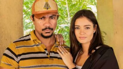 Damião, personagem masculino de Renascer, olha com fúria e determinação para Eliana, que abaixa a cabeça em sinal de derrota