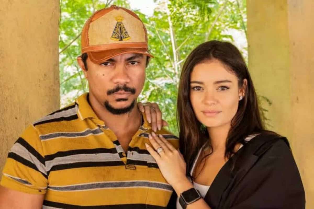 Damião, personagem masculino de Renascer, olha com fúria e determinação para Eliana, que abaixa a cabeça em sinal de derrota