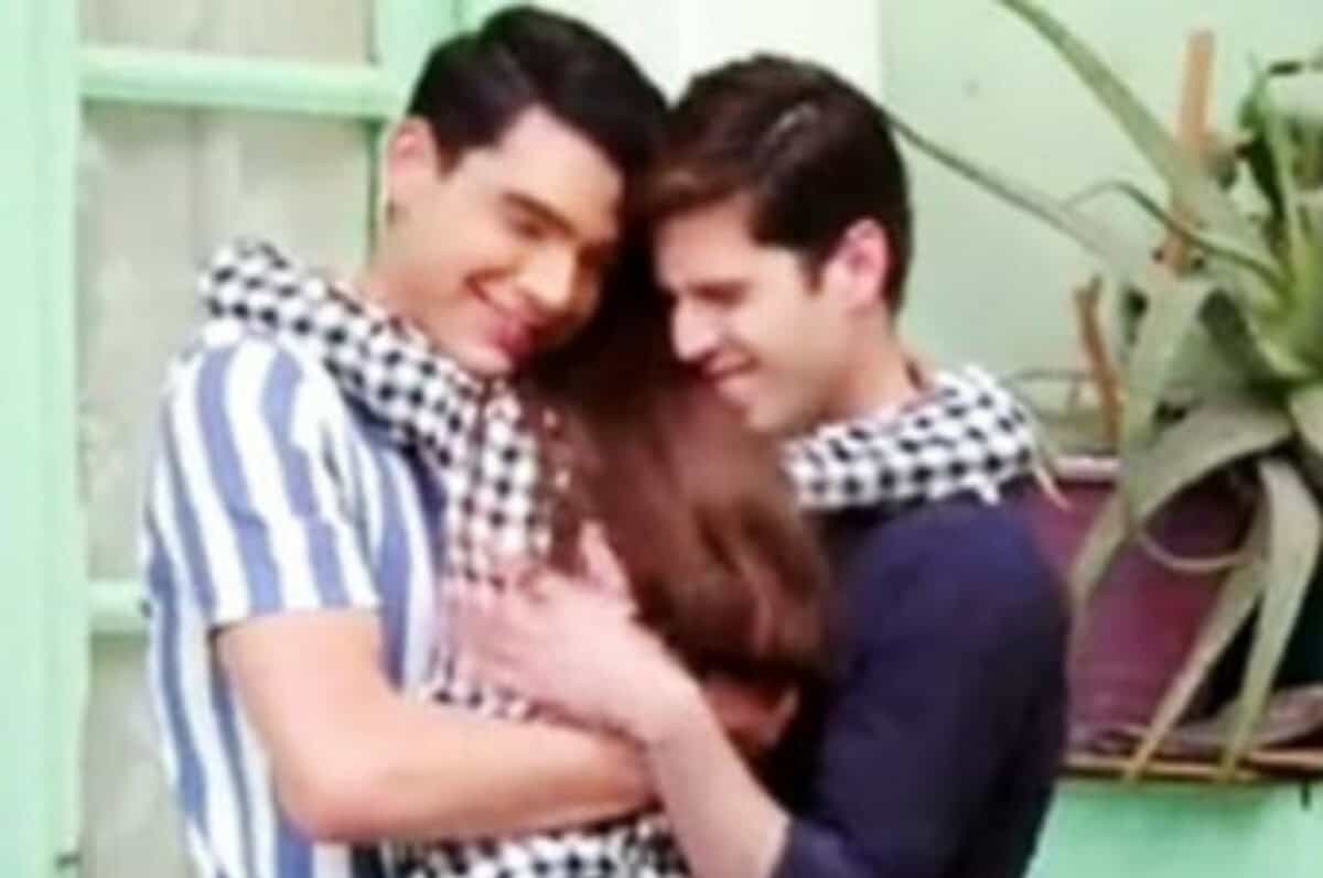 Eddie segurando Estrelinha com um sorriso de alívio após conseguir a guarda provisória
