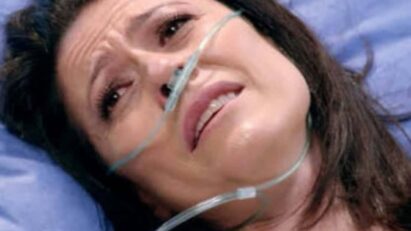 Em Contigo Sim, Clarinha descobre que Álvaro é seu pai e Cândida