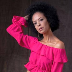 Atriz conhecida por "Amor Perfeito" e "Impuros" dará vida à personagem Acotire em um drama histórico com ficção científica e inclusão social.