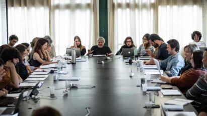 HBO anuncia elenco de série baseada no podcast 'Praia dos Ossos'