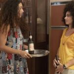 Imagem de Joana (Alice Carvalho) e Zinha (Samantha Jones) em uma cena de "Renascer"