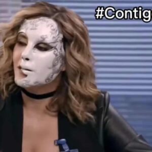 Imagem de Samantha subornando um membro do conselho