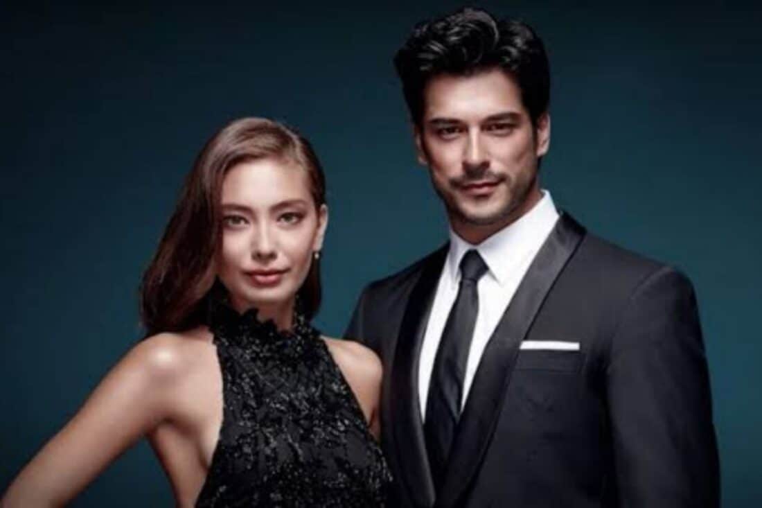 Imagem de uma cena da série turca "Kara Sevda" na Netflix.