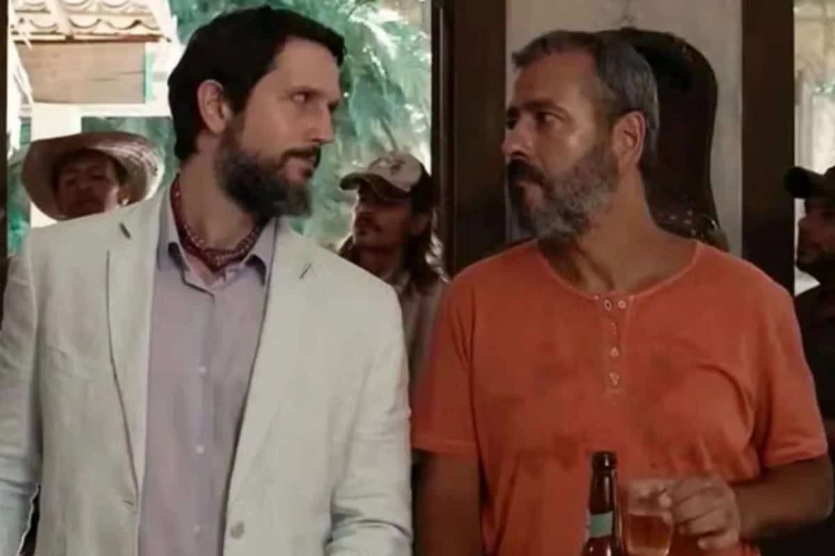Marcos Palmeira e Vladimir Brichta se unem em um jantar em Renascer.