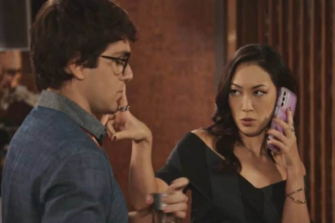 Mila se encanta por Guto e o vê com outros olhos em Família é Tudo