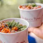 Poke havaiano: conheça a história e curiosidades do prato que contribui para o consumo de peixe no país
