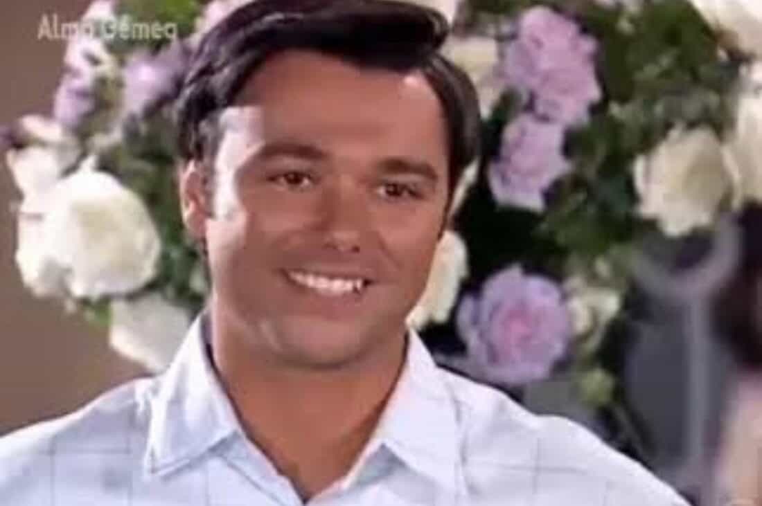 Terê se torna um escritor famoso e escreve um livro sobre Serena e Rafael.