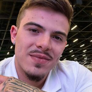 Após abandonar conteúdo adulto, Thomaz Costa vira coach espiritual e vende curso por R$ 5 mil