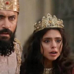 Imagem de Ester (Nathalia Florentino): Ester em cena dramática na novela "A Rainha da Pérsia"