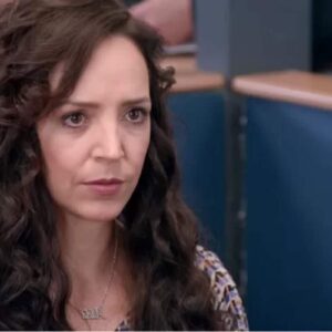 Adela se entregando na delegacia