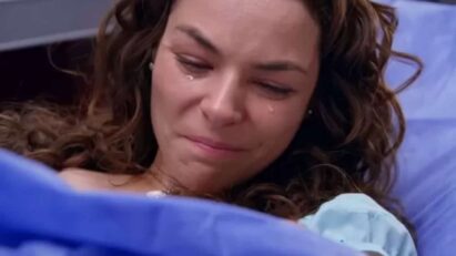 Ângela em trabalho de parto dentro da ambulância em “Contigo Sim”.