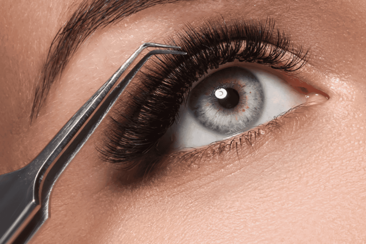 Escola dos Cílios - Curso de Extensão de Cílios do Básico ao Avançado