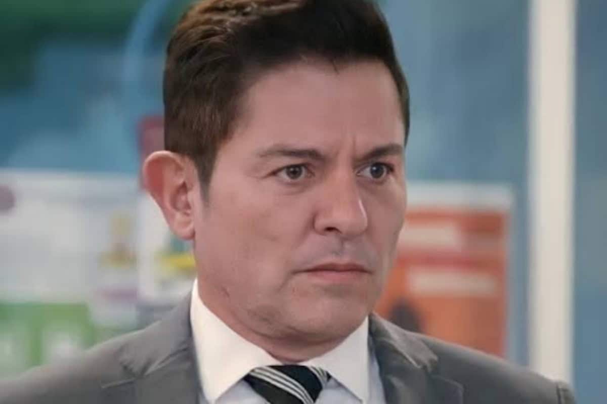 Cena final de Geraldo revelando a Samanta que fingiu sua morte para ensinar-lhe uma lição.