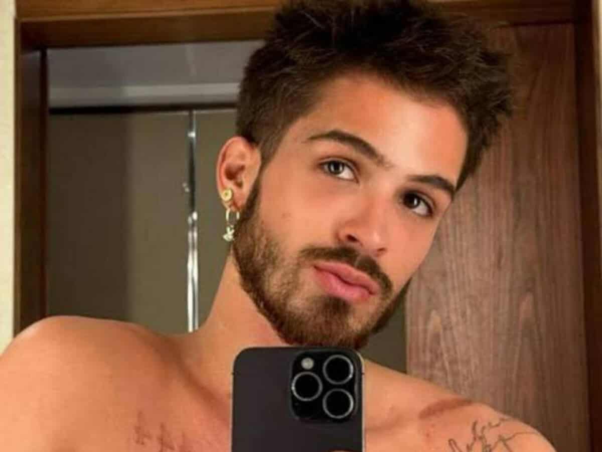 Imagem de João Guilherme em um evento público.