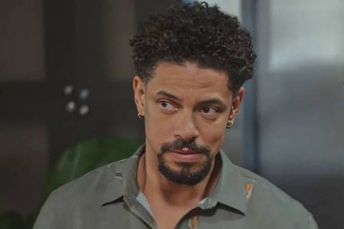 A verdade sobre a identidade de Léo é revelada para Vênus em "Família é Tudo". Descobre-se que ele foi contratado por sua mãe, Brenda, para matar Vênus.