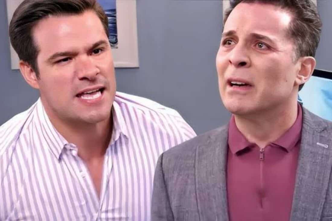 Leonardo descobre que Júlio é seu pai biológico.