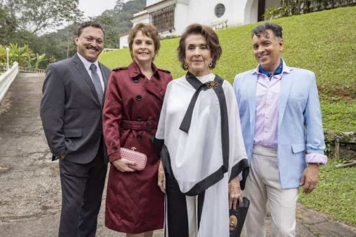 Os irmãos Góis de Macedo, interpretados por Drica Moraes, Betty Faria e Rodrigo Fagundes