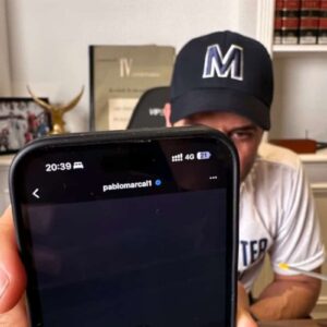 Pablo Marçal durante live criticando decisão judicial que suspende seus perfis nas redes sociais