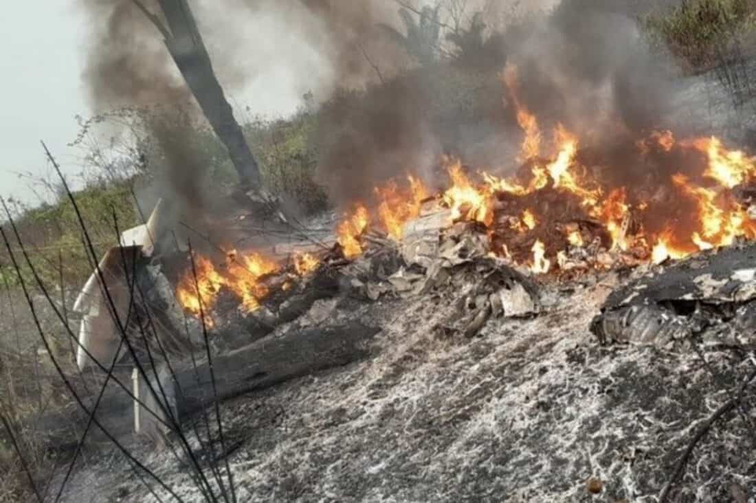 "Restos da aeronave após o trágico acidente em Apiacás, Mato Grosso"
