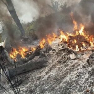 "Restos da aeronave após o trágico acidente em Apiacás, Mato Grosso"