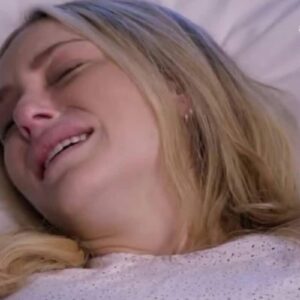 Salma sentindo dores abdominais durante conversa com Leonardo