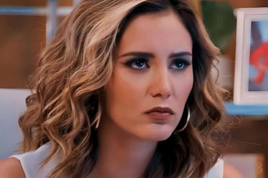 Samanta desferindo um tapa no rosto de Ângela em cena tensa de "Contigo Sim".