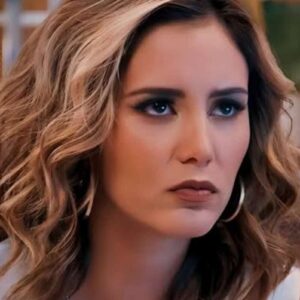 Samanta desferindo um tapa no rosto de Ângela em cena tensa de "Contigo Sim".