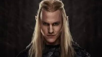 Cena da segunda temporada mostrando Galadriel em um cenário de batalha