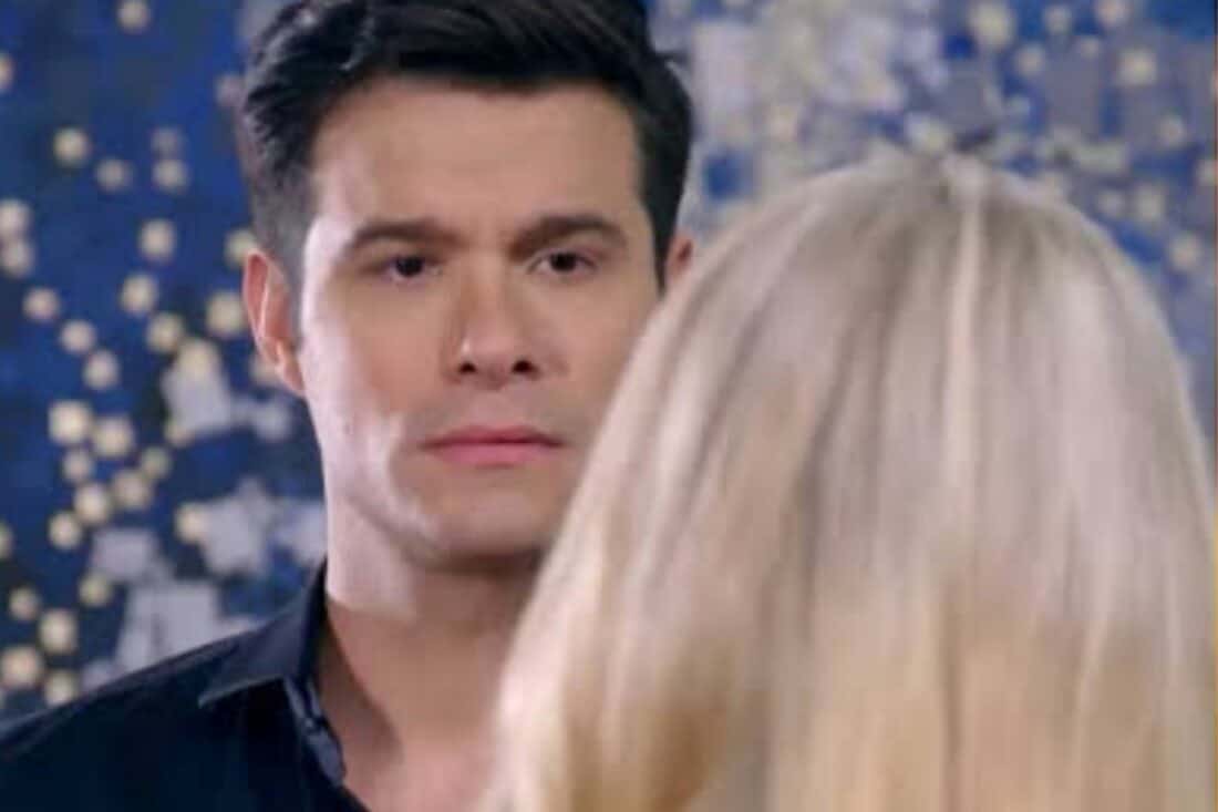 Uma cena da novela Contigo Sim com Leonardo e Salma em um momento de tensão.