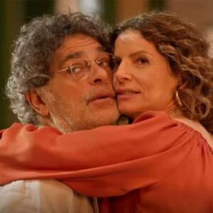 Uma cena da novela No Rancho Fundo com Deodora e Ariosto em uma discussão acalorada.