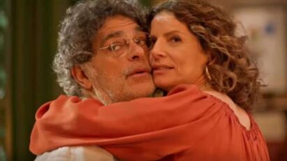 Uma cena da novela No Rancho Fundo com Deodora e Ariosto em uma discussão acalorada.
