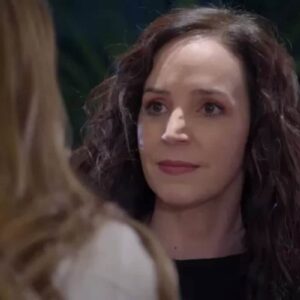 Adela defende Ângela