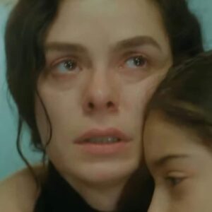 Bahar abraça Nissan em cena de despedida emocionante