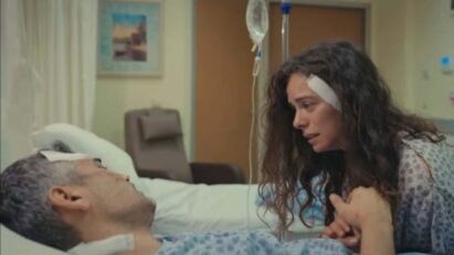 Bahar e Sarp dormem abraçados, simbolizando o início de sua reconciliação na emocionante trama de Força de Mulher.