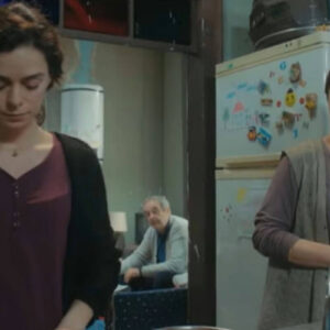 Bahar e Hatice em uma conversa tensa sobre o futuro da família.