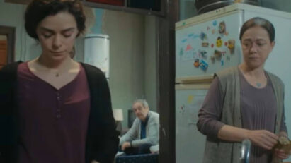 Bahar e Hatice em uma conversa tensa sobre o futuro da família.