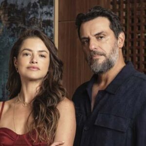 Cena de "Mania de Você" com os protagonistas em um momento de tensão.