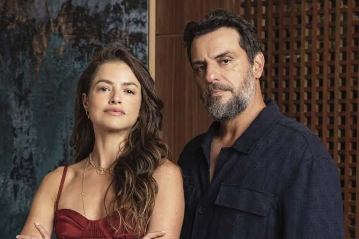Cena de "Mania de Você" com os protagonistas em um momento de tensão.